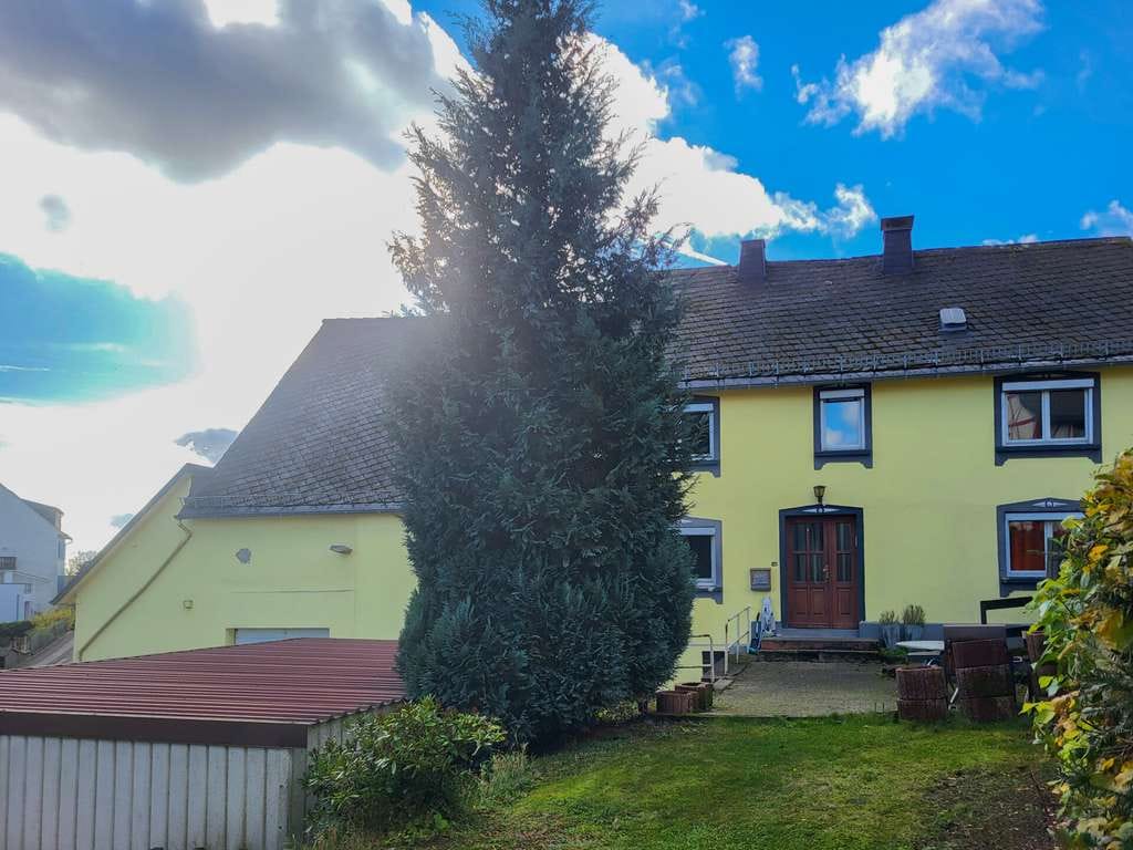 Immobilie in Kemmenau - Freistehendes Haus mit großem, bebaubarem Grundstück & Garagen in ruhiger Lage mit tollem Ausblick! - Bild 1