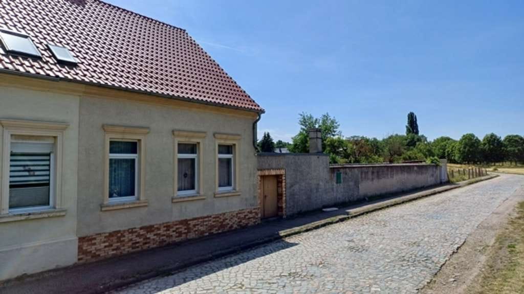 Immobilie in Hecklingen - Doppelhaushälfte in ruhiger Lage mit großem Garten und Garage - Bild 0