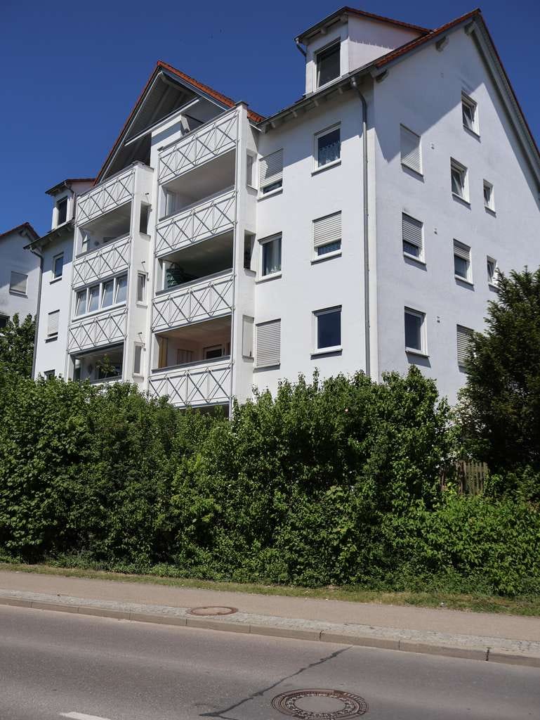 Immobilie in Ehingen (Donau) - Helle Erdgeschosswohnung mit Balkon, Spielplatz & Tiefgarage - Bild 1