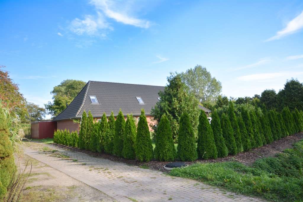Immobilie in Lensahn - Dreifamilienhaus mit Großgarage, Nebengebäude und großem Grundstück - Bild 3