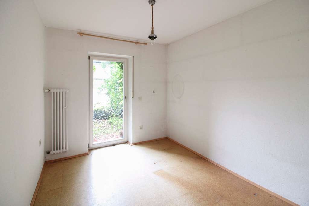 Immobilie in Bruckmühl - Großzügiges Wohnhaus mit Sanierungs- und Gestaltungspotenzial nahe der Mangfall - Bild 4