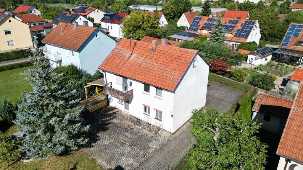 Immobilie in Schrozberg - Zweifamilienhaus mit attraktivem Grundstück - Bild 0