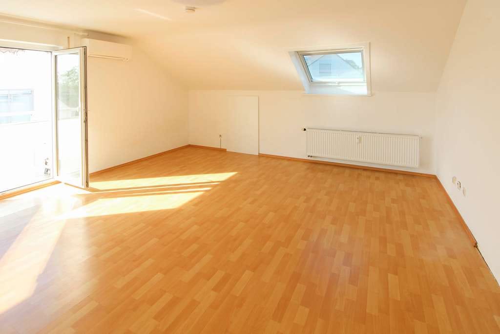 Immobilie in Asperg - Klein, fein und voller Komfort – charmante Dachgeschosswohnung mit Balkon, Klimaanlage & Stellplatz - Bild 4