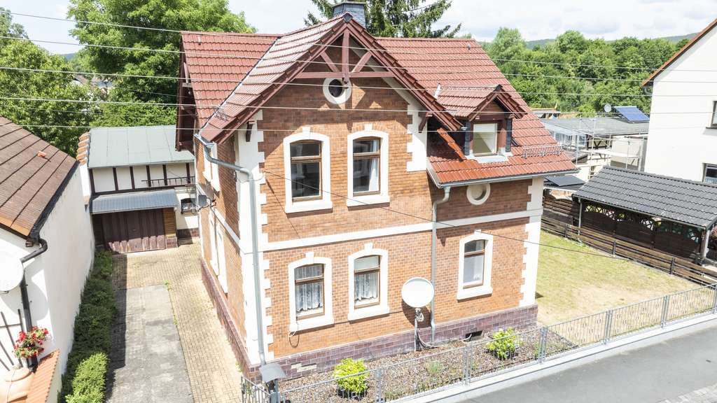 Immobilie in Saalfeld/Saale - Charmantes Ein- oder Zweifamilienhaus in Klinkerbauweise in Saalfeld - Bild 1