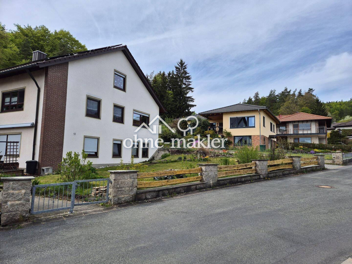 Immobilie in Neukirchen bei Sulzbach-Rosenberg - Großzügiges Familienglück zentral in Neukirchen mit großem Garten direkt am Waldrand - Bild 1