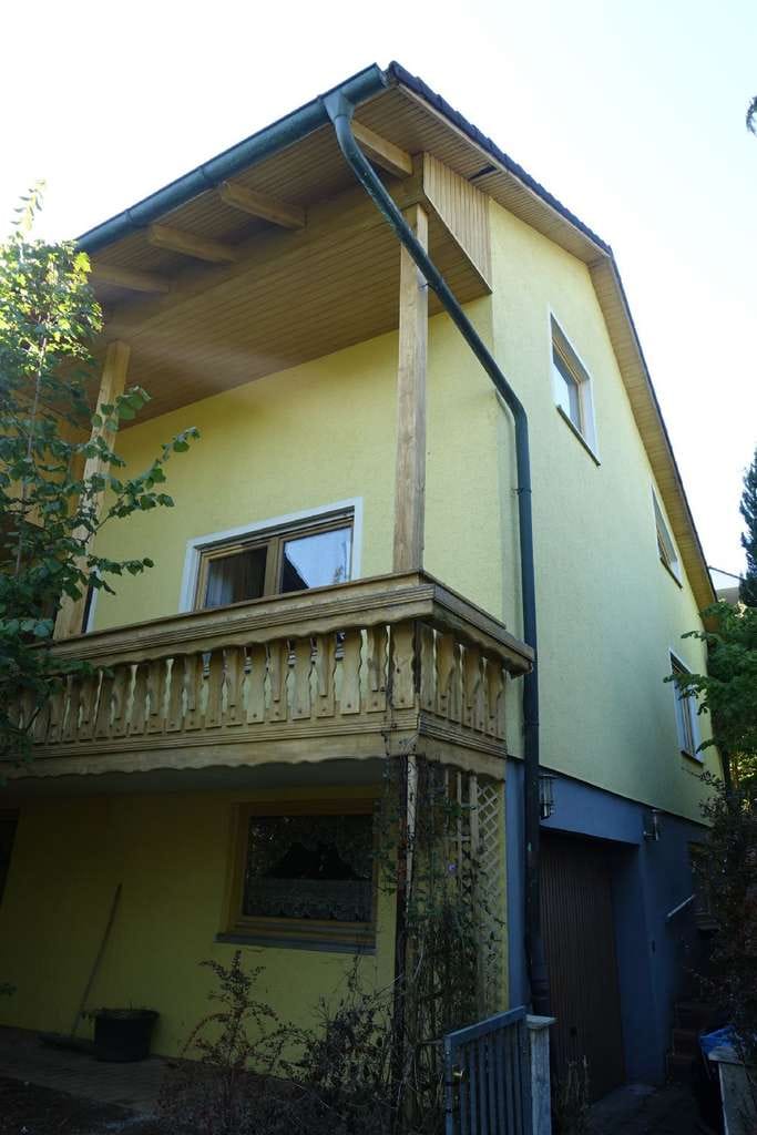 Immobilie in Velburg - Ein-/ Zweifamilienhaus in Hanglage mit Garage, Terrasse, Balkon, Loggia, EBK in Velburg bei Neumarkt - Bild 3