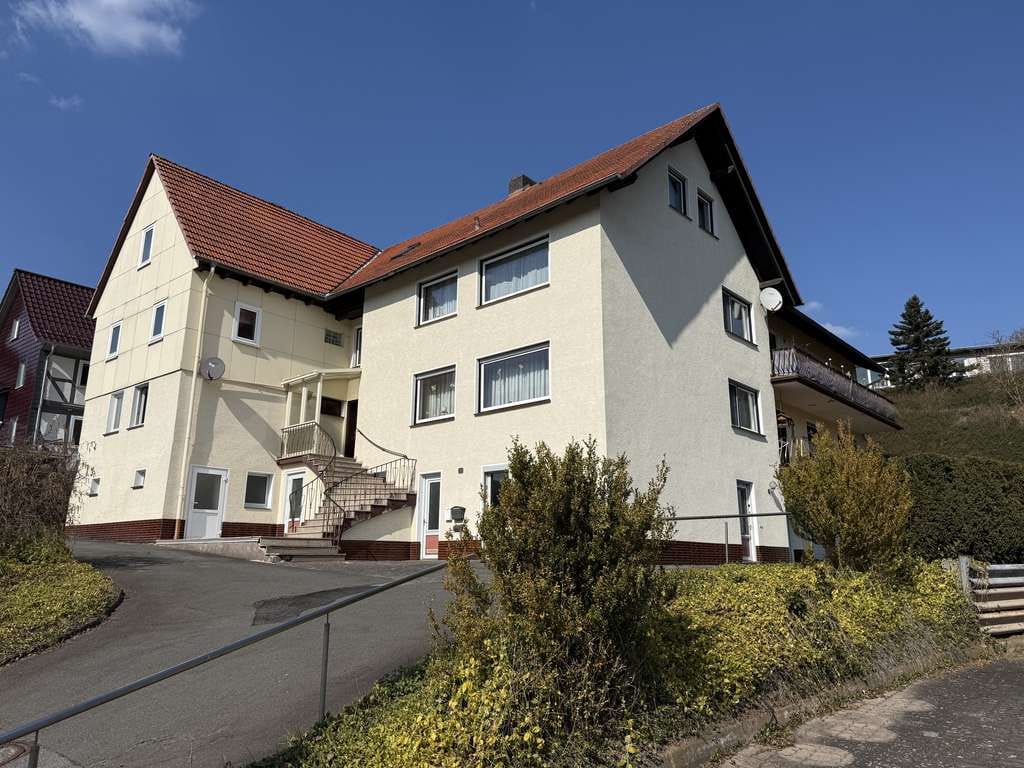 Immobilie in Waldkappel - Mehrgenerationenhaus mit viel Platz, 2 Balkonen und 3 Garagen - Bild 0