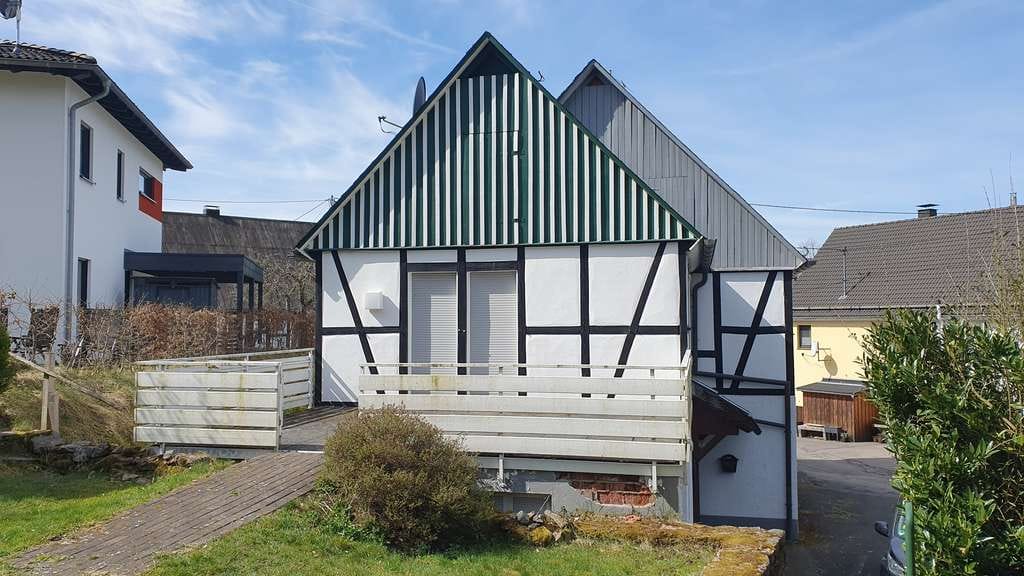 Immobilie in Kirchhundem - Geräumiges Zweifamilienhaus mit Potential in Oberhundem - Bild 2