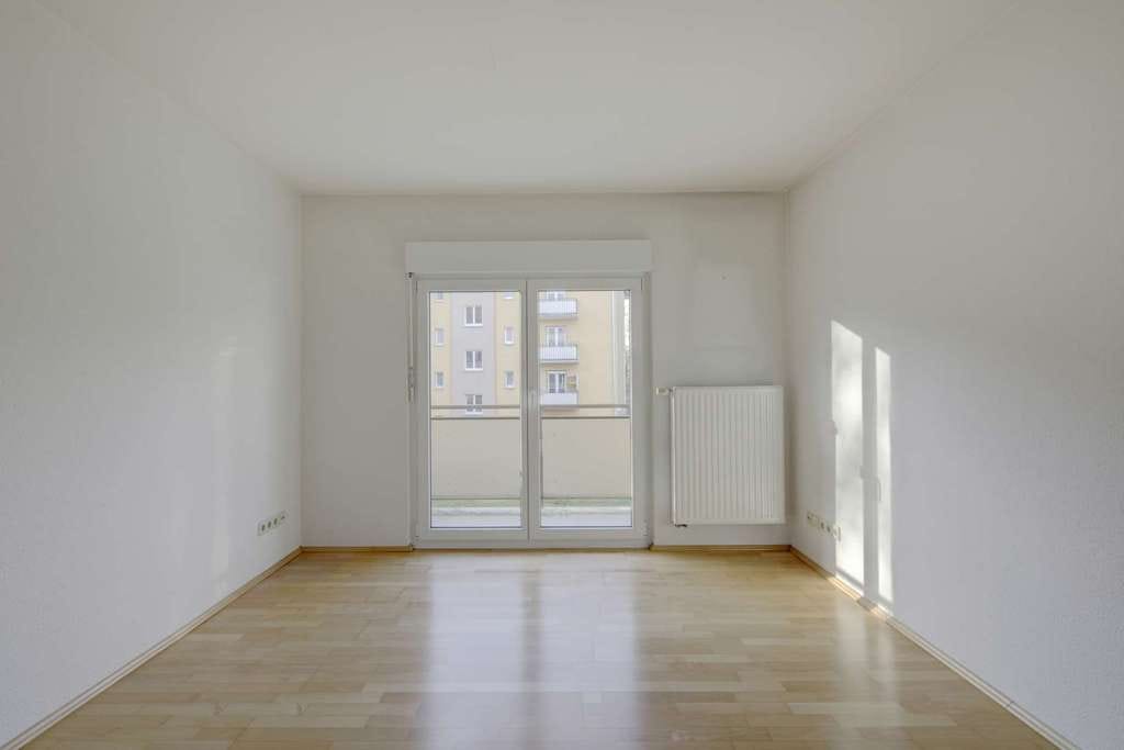 Immobilie in Freiburg im Breisgau - Gepflegte 3-Zimmer-Wohnung mit 2 Balkonen im Erbbaurecht - Bild 0