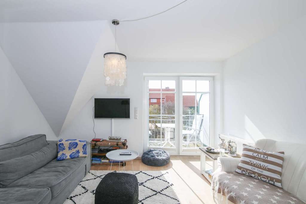 Immobilie in Juist - Ferienwohnung mit Reihenmittelhaus Charakter ca. 83 m², mit Balkon und Terrasse auf Juist - Loog - Bild 2