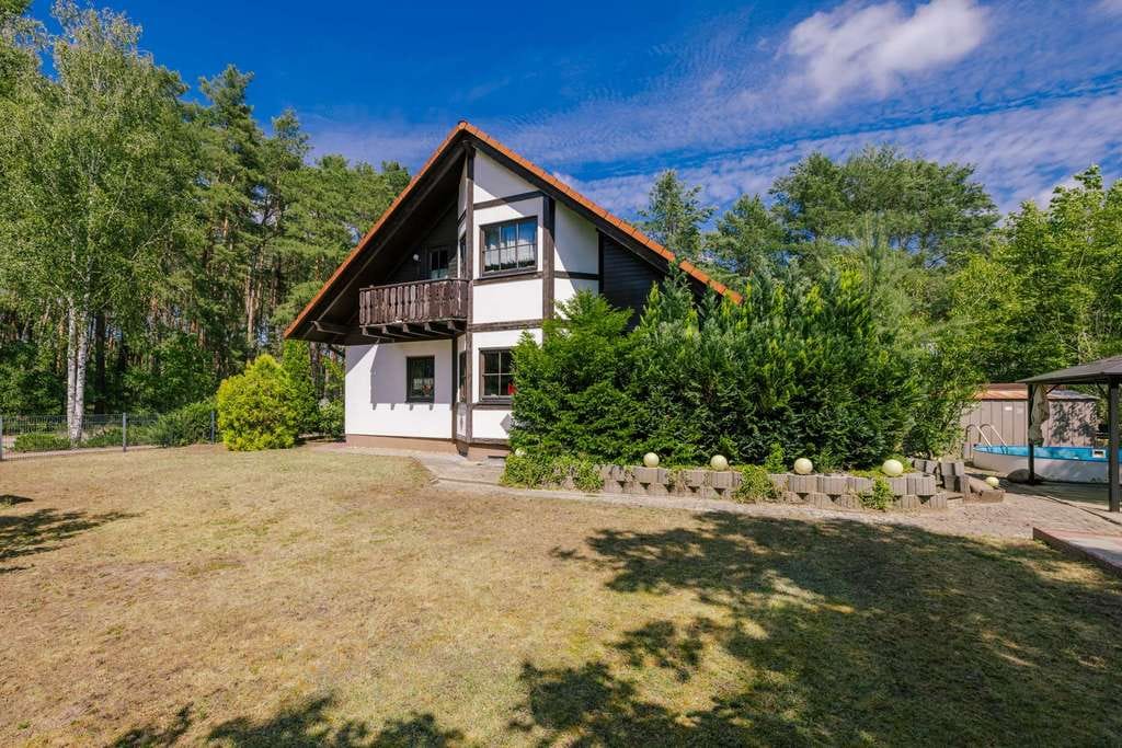 Immobilie in Borkheide - Geräumiges Ein-/Zweifamilienhaus, großes Grundstück, Doppelgarage, Pool, Vollkeller - Provisionsfrei - Bild 1