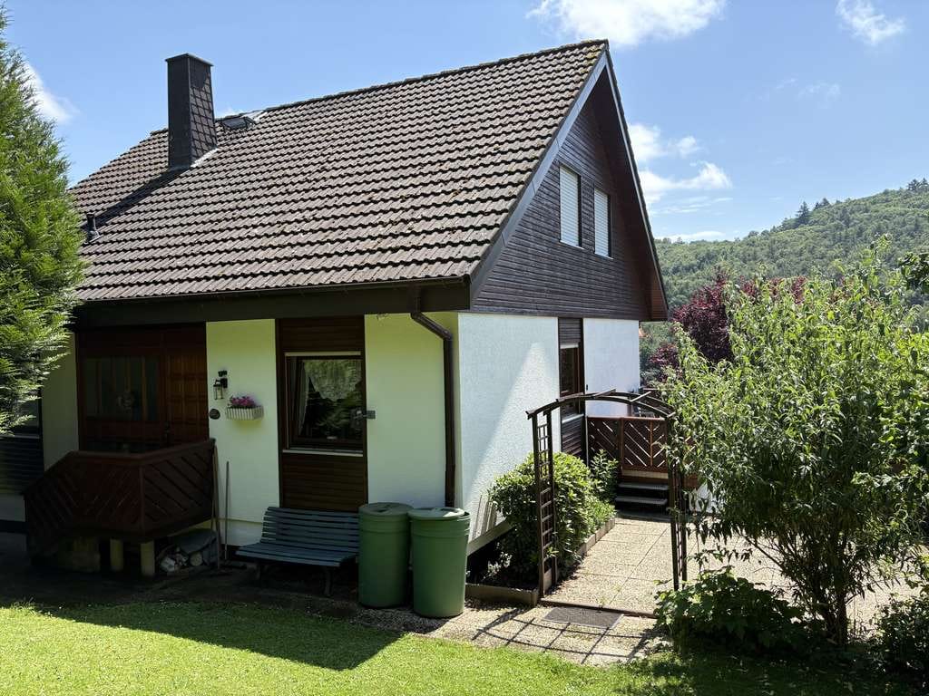 Immobilie in Fuldatal - Familienfreundliches, naturnahes Zuhause mit viel Platz und separater Einliegerwohnung - Bild 1