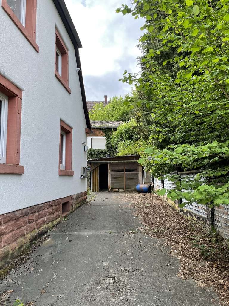 Immobilie in Weilerbach - Platz für Ihre Ideen: Sanierungsbeürftige Doppelhaushälfte in Weilerbach - Bild 3