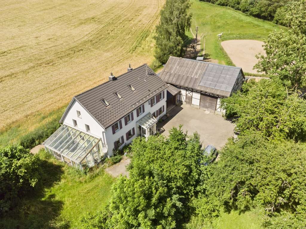 Immobilie in Marktleugast - Idyllisches Anwesen für Pferde-/ Tierhaltung in Alleinlage auf 2,7 ha zu verkaufen - Bild 1