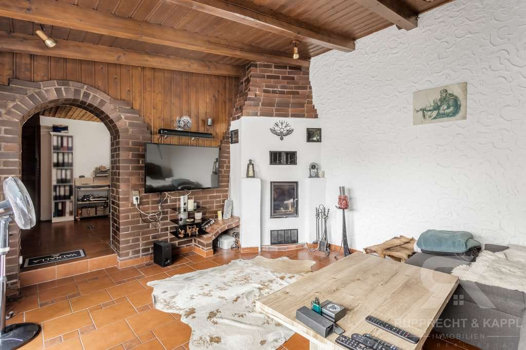 Immobilie in Hirschau - Attraktives Einfamilienhaus mit schöner Terrasse, Kamin und Doppelgarage am Waldrand von Hirschau - Bild 4