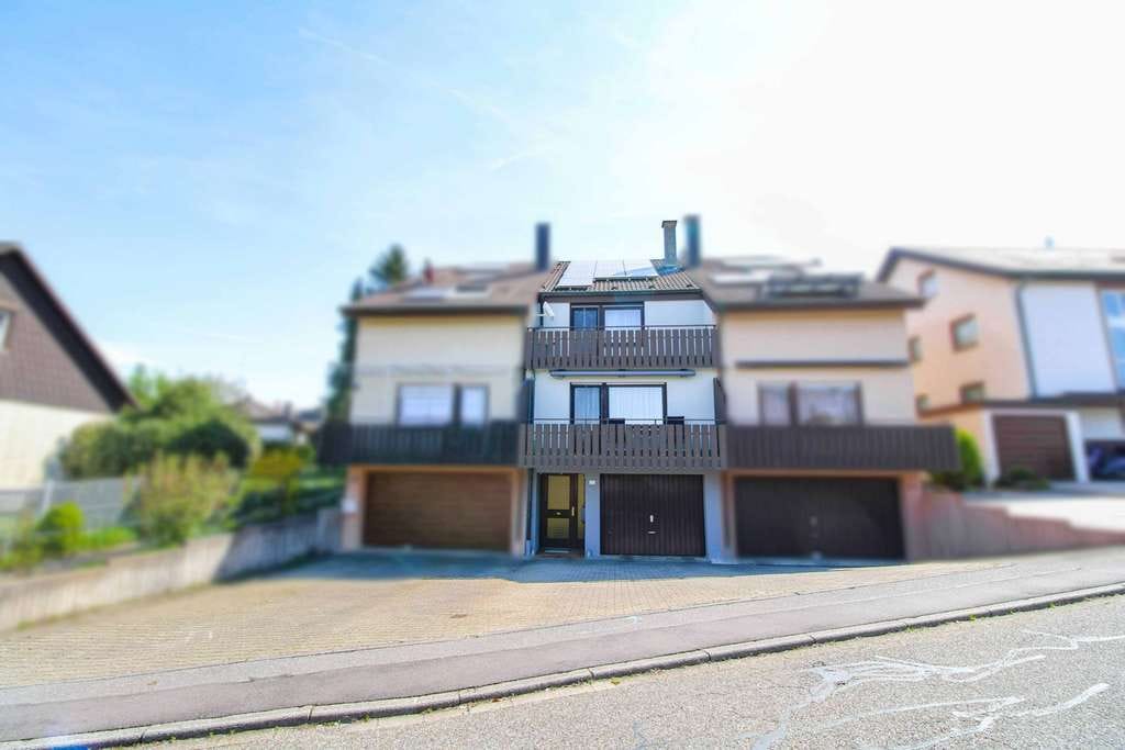 Immobilie in Tiefenbronn - Sonnenenergie trifft Wohnqualität – Stilvolles Reihenhaus mit Ausbaupotenzial und Charme - Bild 0