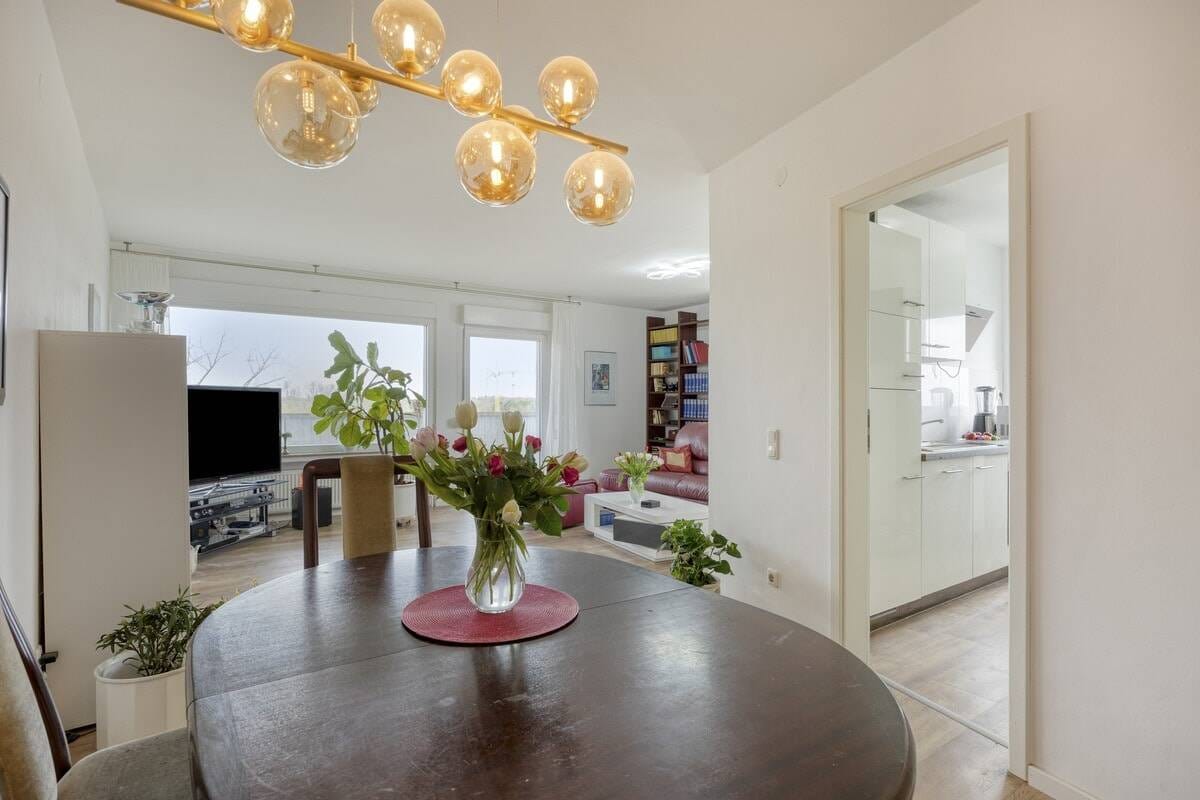 Immobilie in Dorsten - Stilvoll modernisierte 3-Zimmer-Wohnung mit Weitblick & Tiefgarage - Bild 2