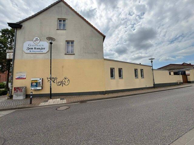 Immobilie in Osterburg (Altmark) - Traditionsreiche Gaststätte mit Pension und Betreiberwohnung in Osterburg  Erfolgreicher Gastronomiebetrieb mit vielfältigen Nutzungsmöglichkeiten - Bild 2