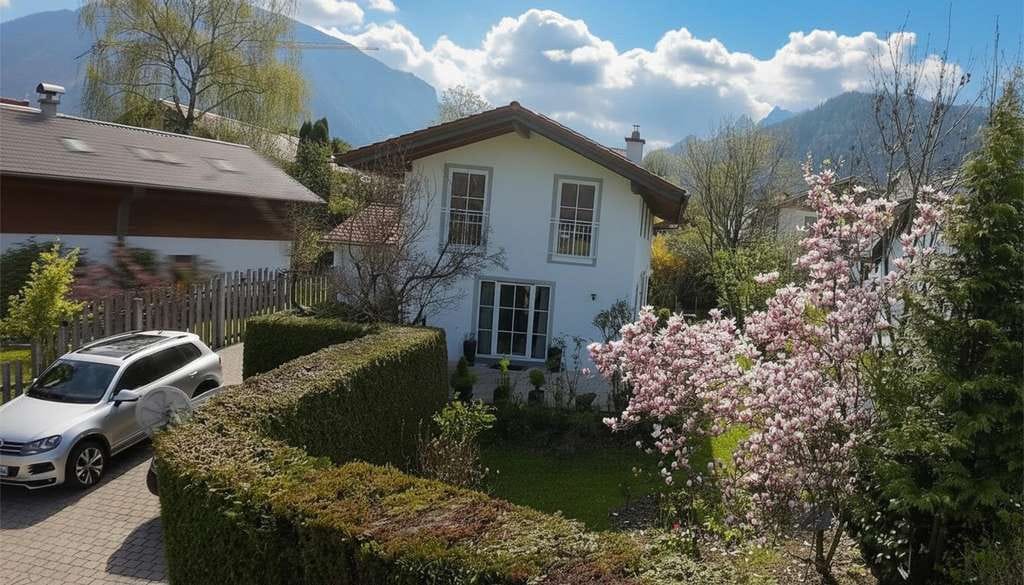 Immobilie in Bayerisch Gmain - Sonniges Familienglück mit Bergblick: Gepflegtes Einfamilienhaus, FBH, Kamin, PV - Bild 0