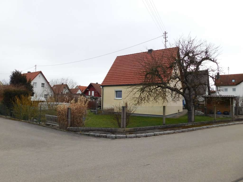 Immobilie in Großaitingen - Vermietetes , kleines Haus in Großaitingen auf großem Grundstück. - Bild 0
