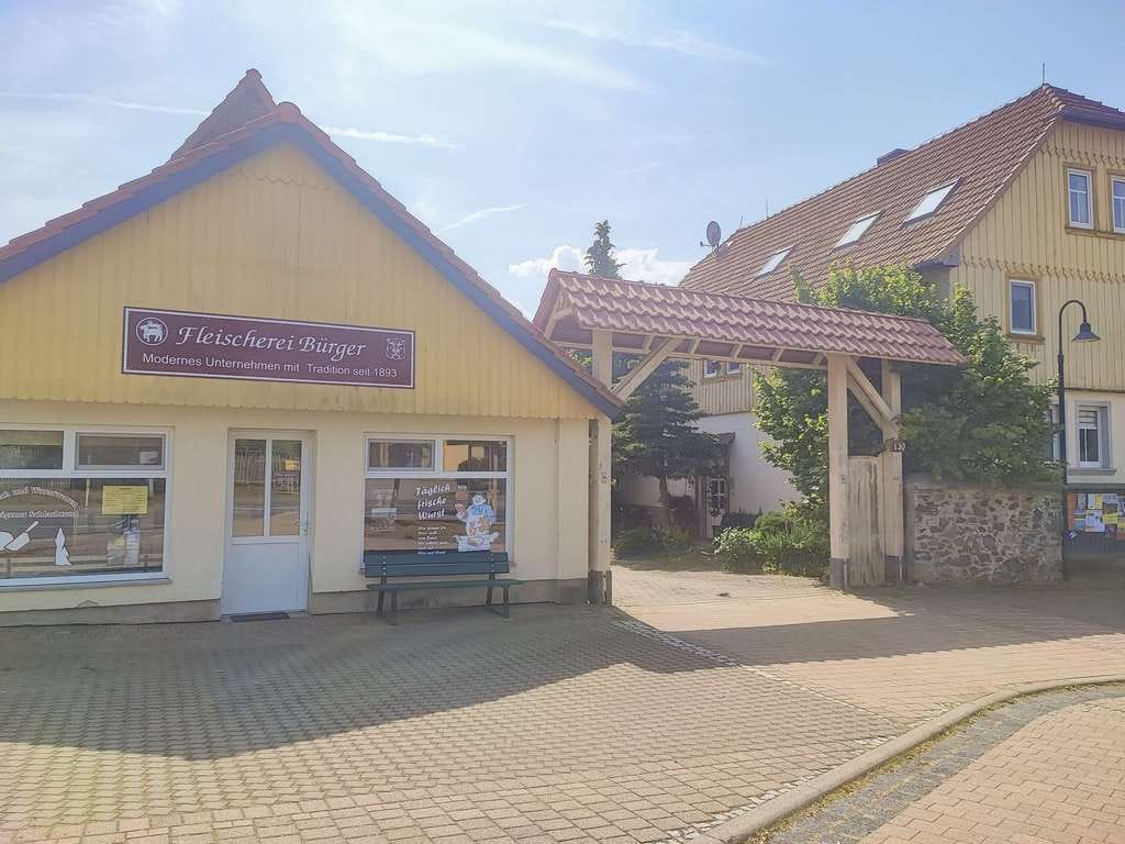 Immobilie in Harzgerode - Historisches Erbe trifft Moderne - ritterlicher Freihof mit Wohneinheiten, Gewerbe und Photovoltaik - Bild 2