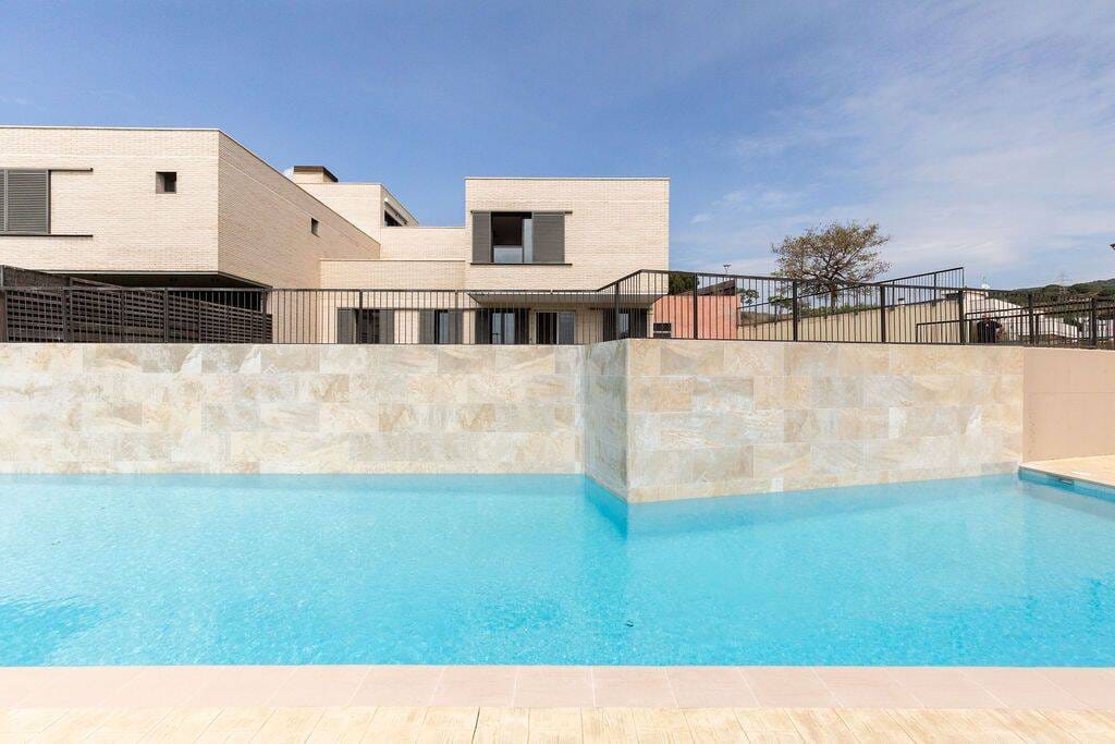 Immobilie in Schönheide - House with garden and swimming pool in Mataró, 20 mins from Barcelona and close to the beach - Bild 0