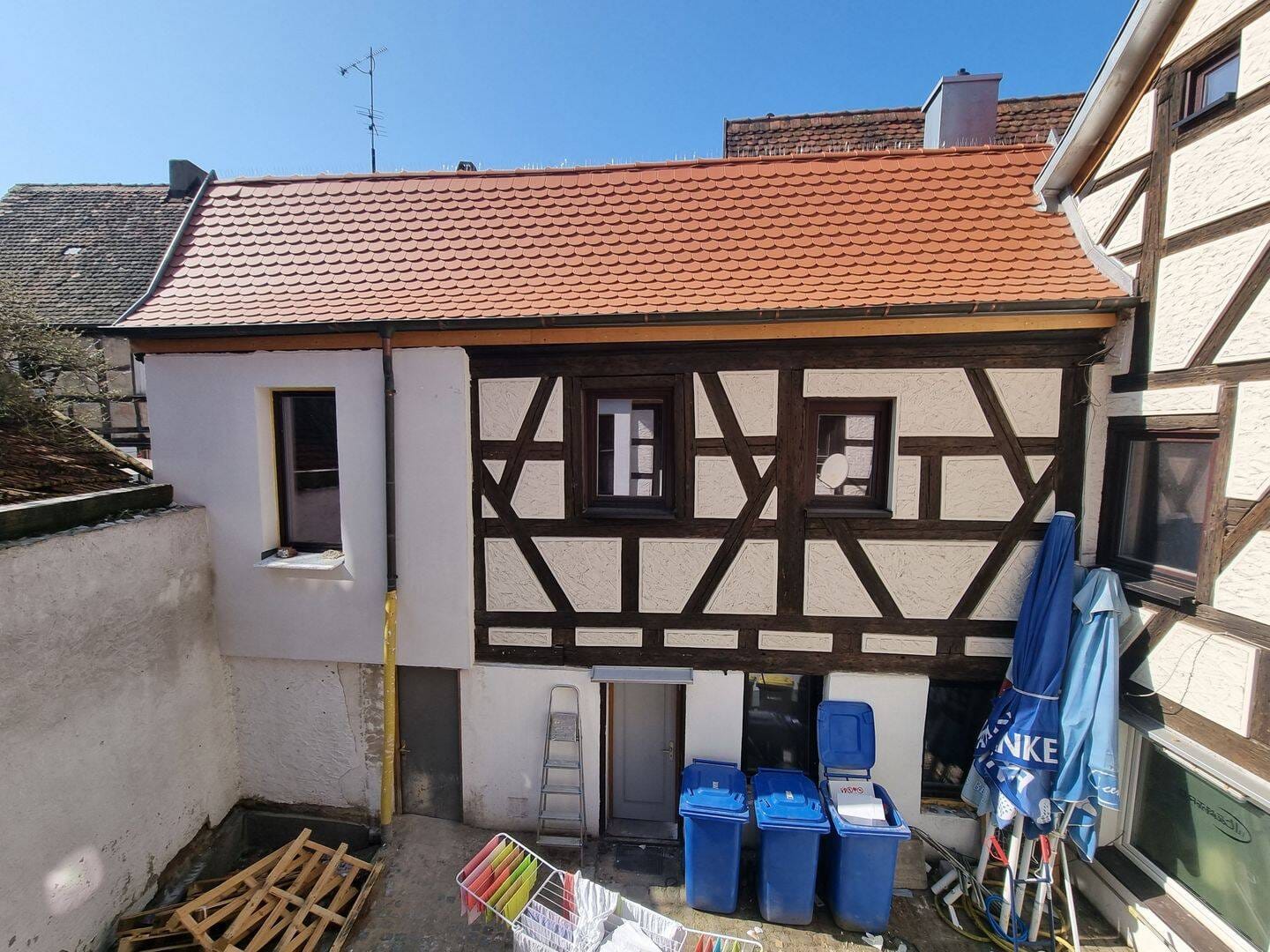 Immobilie in Neustadt an der Aisch - Teilsaniertes & ensemblegeschütztes Fachwerkhaus zentral am Marktplatz Neustadt Aisch - Bild 4