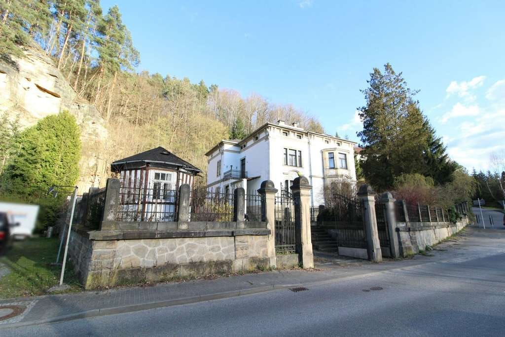 Immobilie in Bad Schandau - Historische Denkmalvilla in Ferienregion - perfekt zur Vermietung - Bild 0