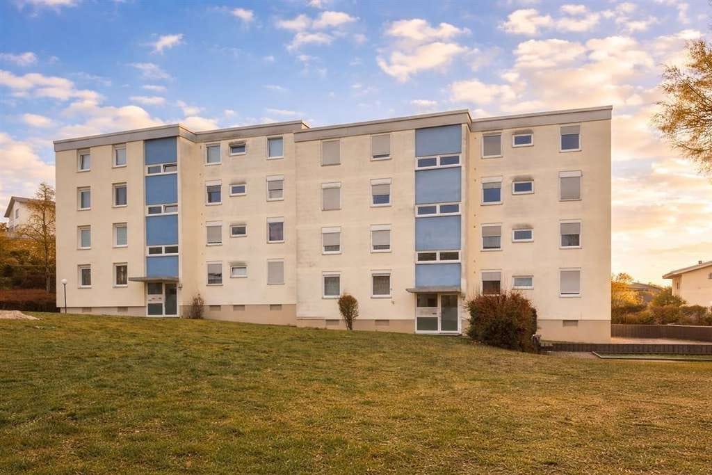 Immobilie in Pfullendorf - Lichtdurchflutete Drei-Zimmer-Wohnung mit Südbalkon und herrlichem Panorama - Bild 1