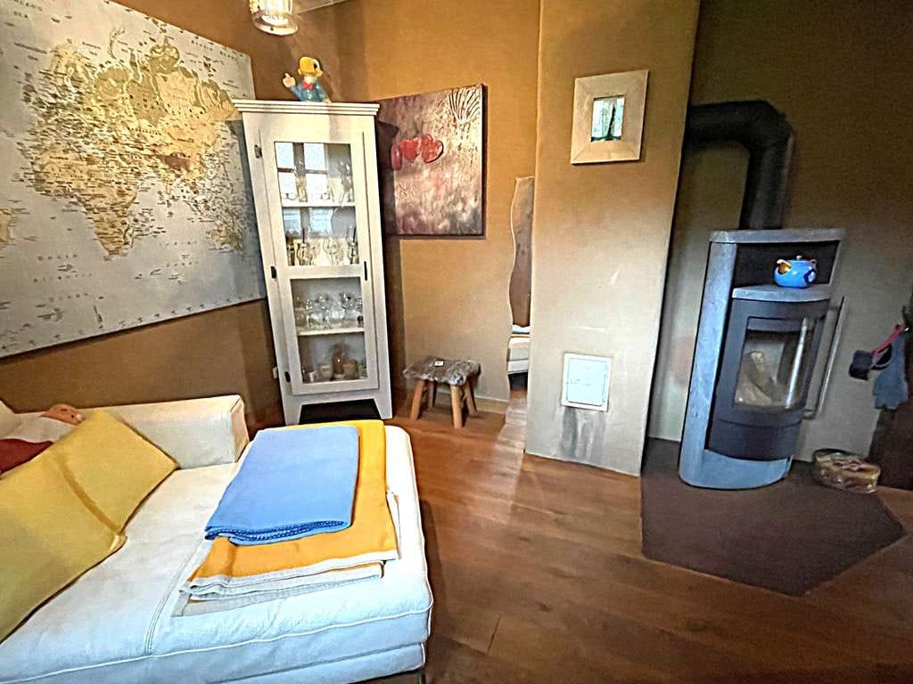 Immobilie in Üxheim - Wohnen Sie da, wo andere Urlaub machen
1 Haus und 1 Wohnung  mit Doppelgarage
stilvoll - gemütlich - Bild 2