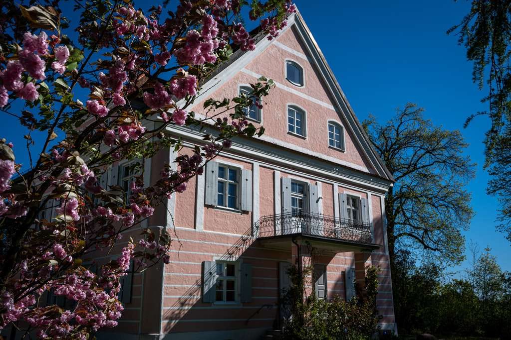 Immobilie in Oberhaching - Belle Étage wie im Bilderbuch – historische 5-Zimmer-Wohnung im Benefiziatenhaus - Bild 2