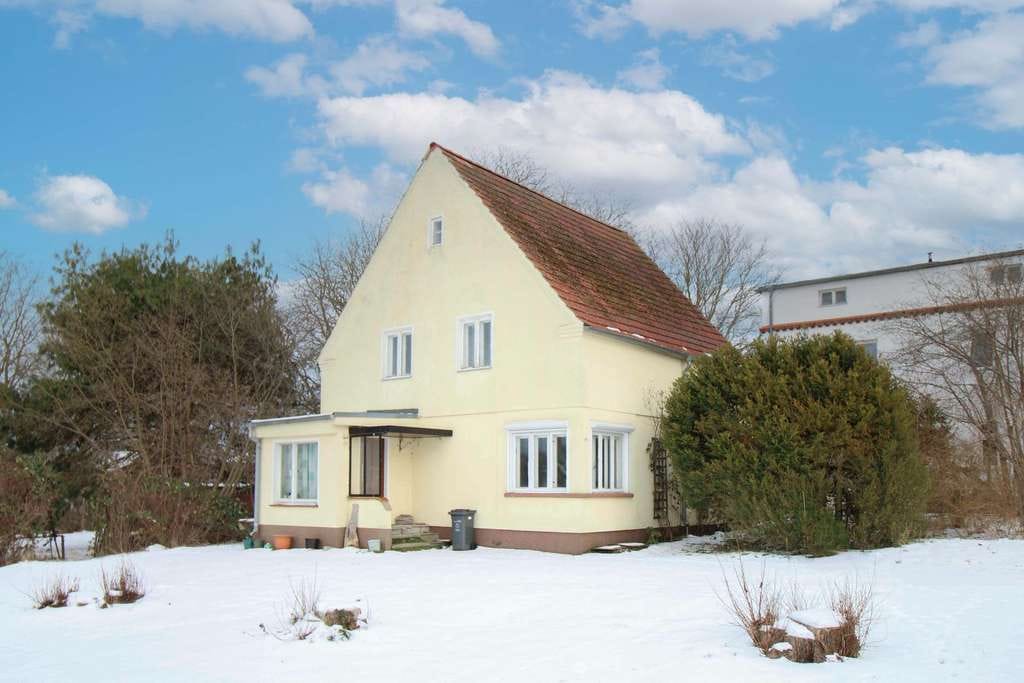 Immobilie in Garz/Rügen - Liebhaberhaus mit skandinavischem Charme in Garz auf Rügen - Sanierung oder Neubau auf großem GS - Bild 0