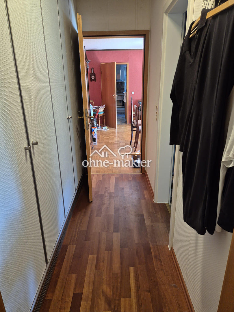 Immobilie in Veitshöchheim - Großzügiges Reihenendhaus mit Einliegerwohnung, Garten, Kamin & Sauna - Bild 3