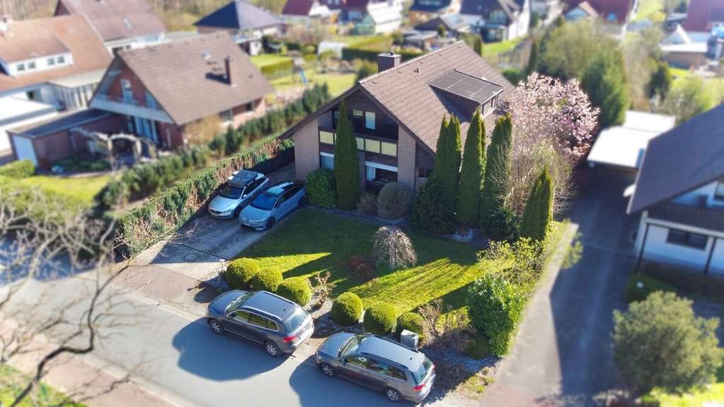 Immobilie in Dörentrup - Ein Zuhause zum Verlieben – Zweifamilienhaus mit Charme, Naturverbundenheit und großem Potenzial - Bild 1