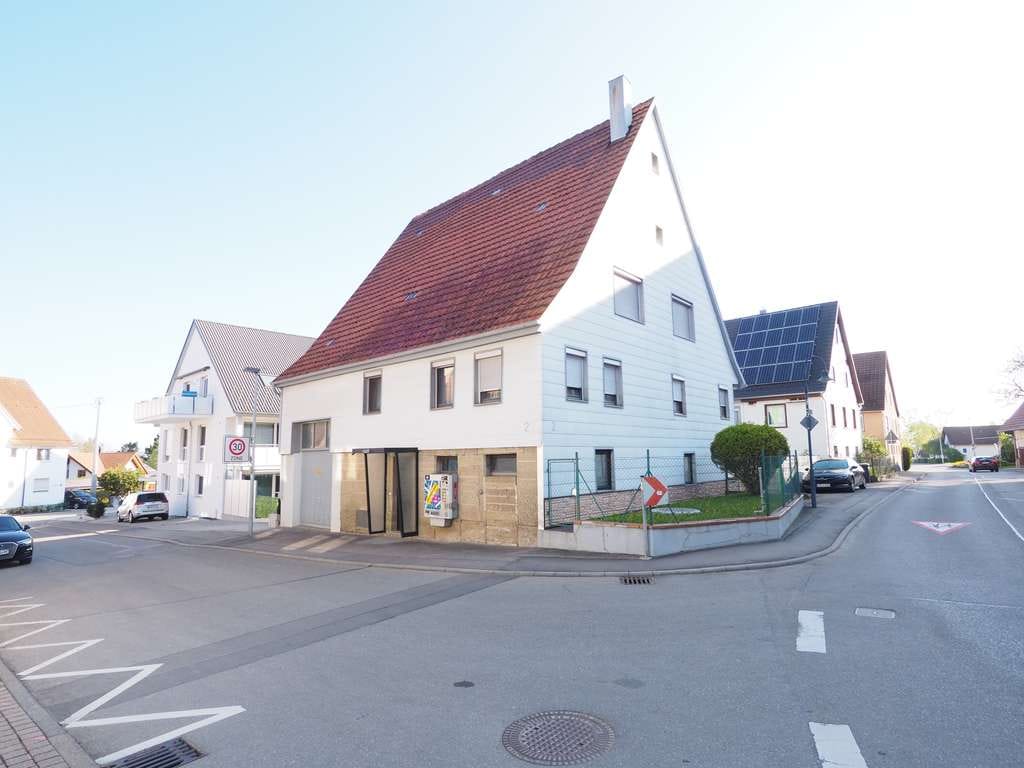 Immobilie in Bondorf - Einfamilienhaus mit Scheune und großem Ausbaupotential - Bild 0