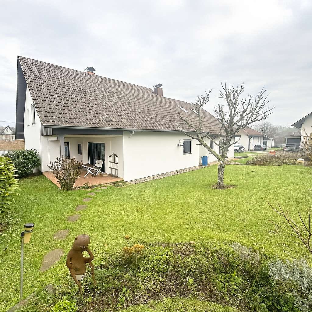 Immobilie in Dielheim - Zweifamilienhaus mit Mehrgenerationenpotential und großem, gepflegtem Garten in naturnaher Lage! - Bild 0