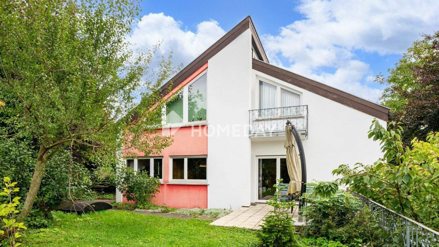 Immobilie in Engstingen - Wohnen & investieren im Grünen - gepflegtes Haus mit vielen Nutzungsmöglichkeiten & Gartenparadies - Bild 2