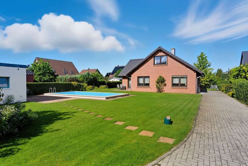 Immobilie in Cottbus - Chóśebuz - Traumhaus in Sielow  mit Pool und weitläufigem Garten - Wohnen, Entspannen, Wohlfühlen - Bild 0