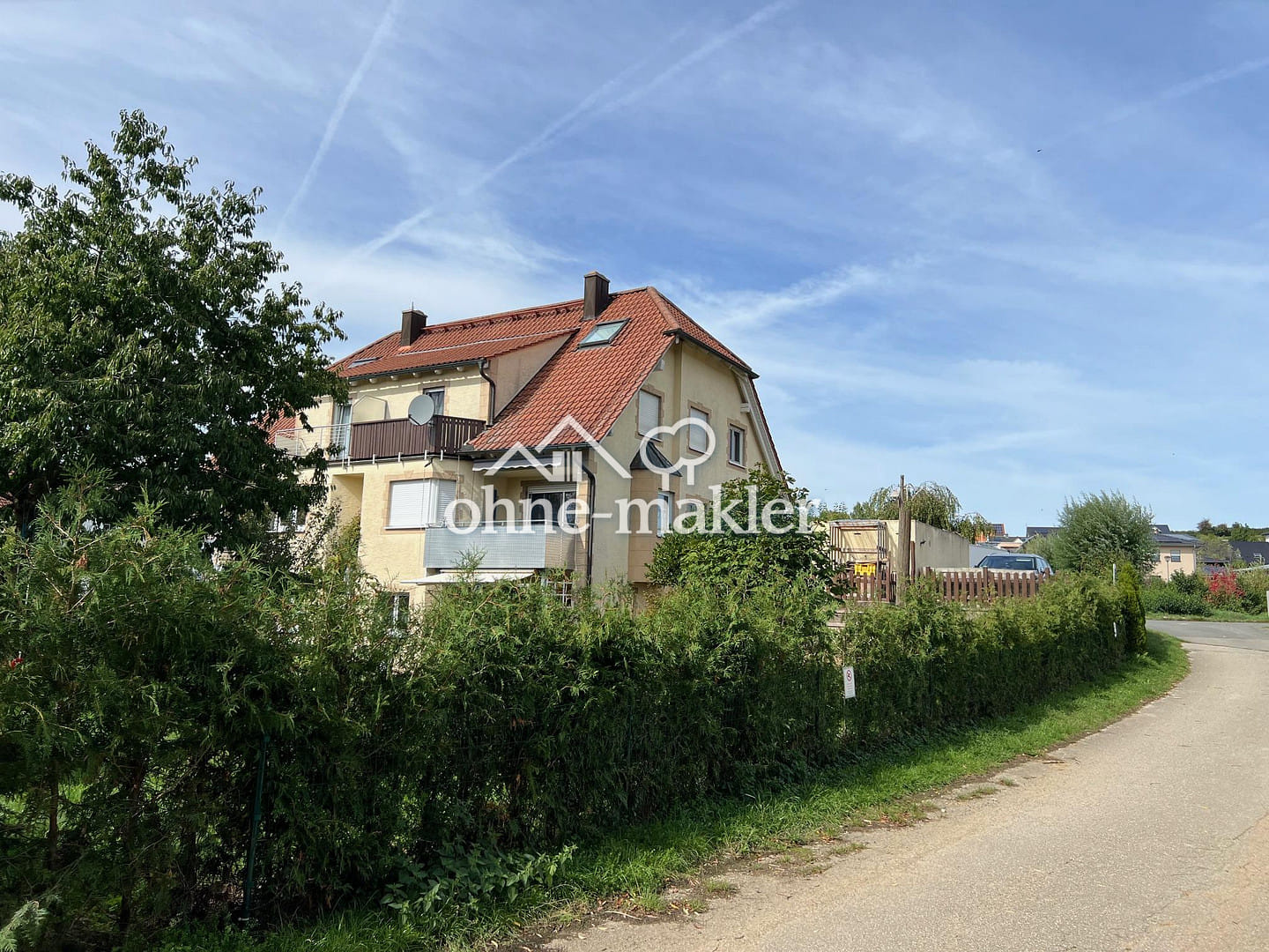 Immobilie in Itzgrund - Schöne DHH am Ortsrand mit unverbautem Blick // 147qm Wohnfläche / 7 Zimmer / Einziehen & Wohlfühlen - Bild 1