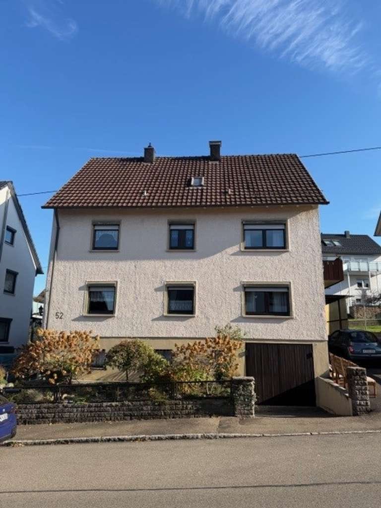Immobilie in Pfullingen - Freistehendes 3-Familienhaus mit Garten in ruhiger Wohnlage von Pfullingen - Bild 1