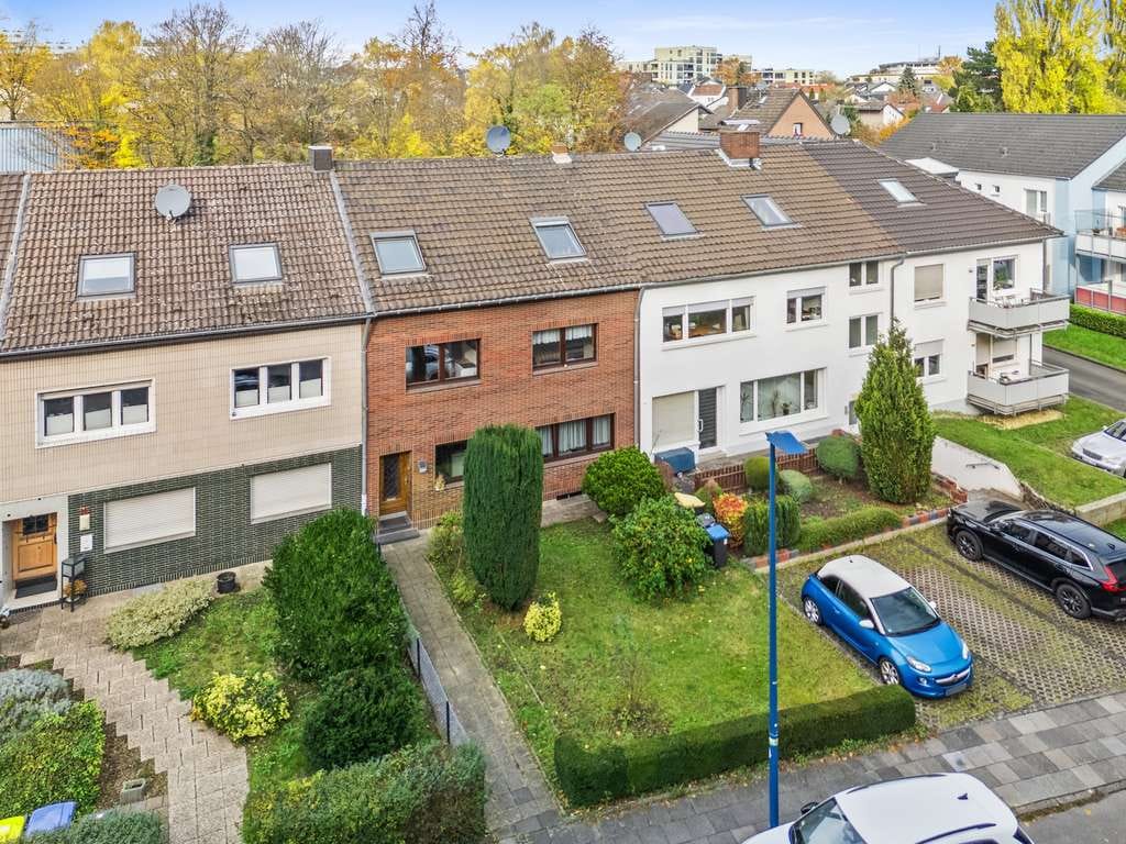Immobilie in Hürth - Charmantes Mehrfamilienhaus mit drei Wohneinheiten – vielseitig nutzbar & voller Potenzial - Bild 1