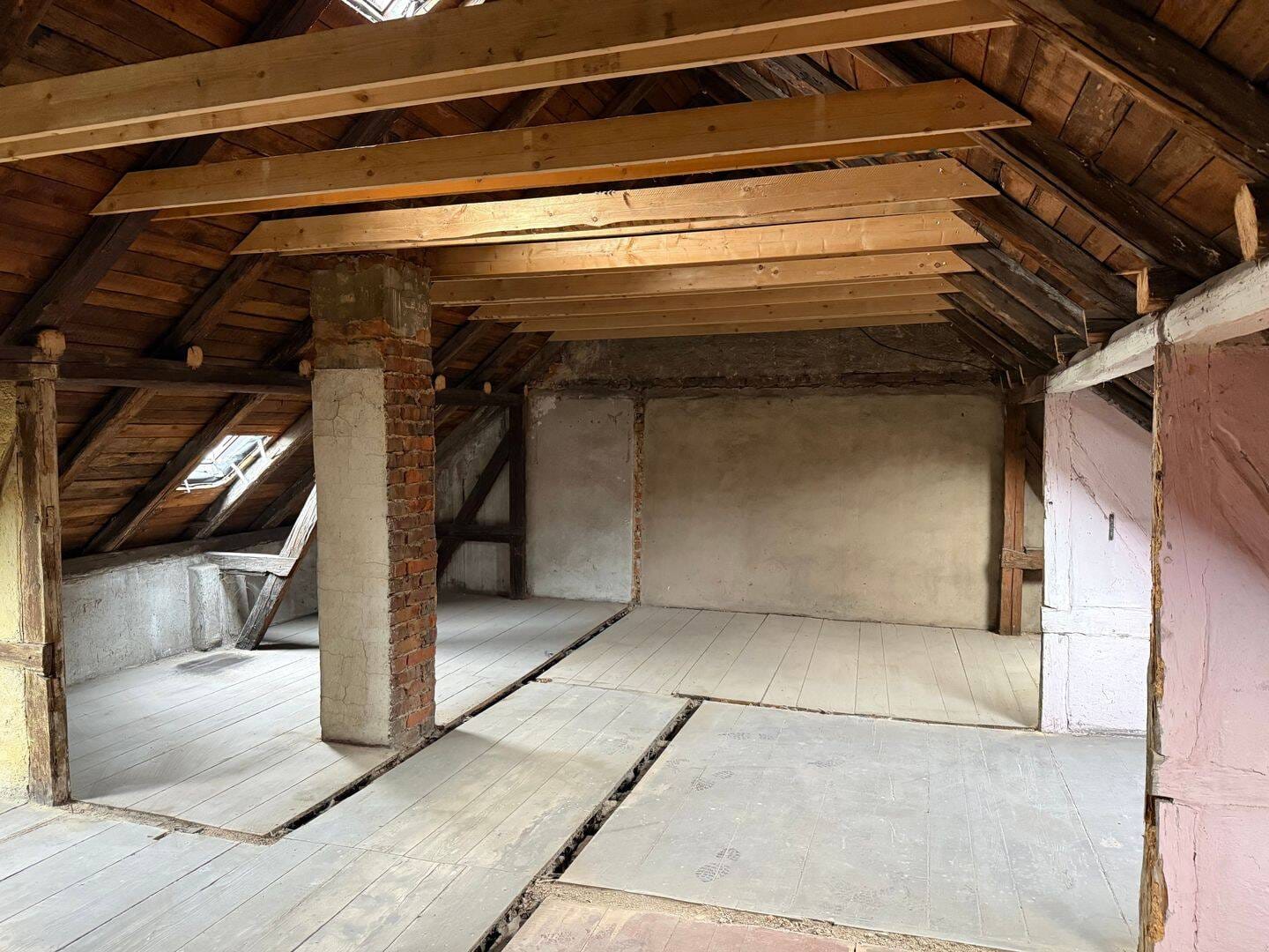 Immobilie in Schmölln - Charmantes Reihenhaus mit großem Potenzial im Herzen von Schmölln - Bild 1