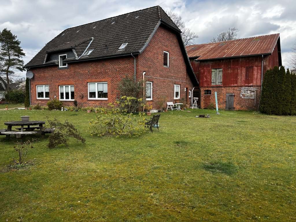 Immobilie in Groß Niendorf - Großzügige Immobilie mit Einliegerwohnung und angrenzender Scheune - Bild 0