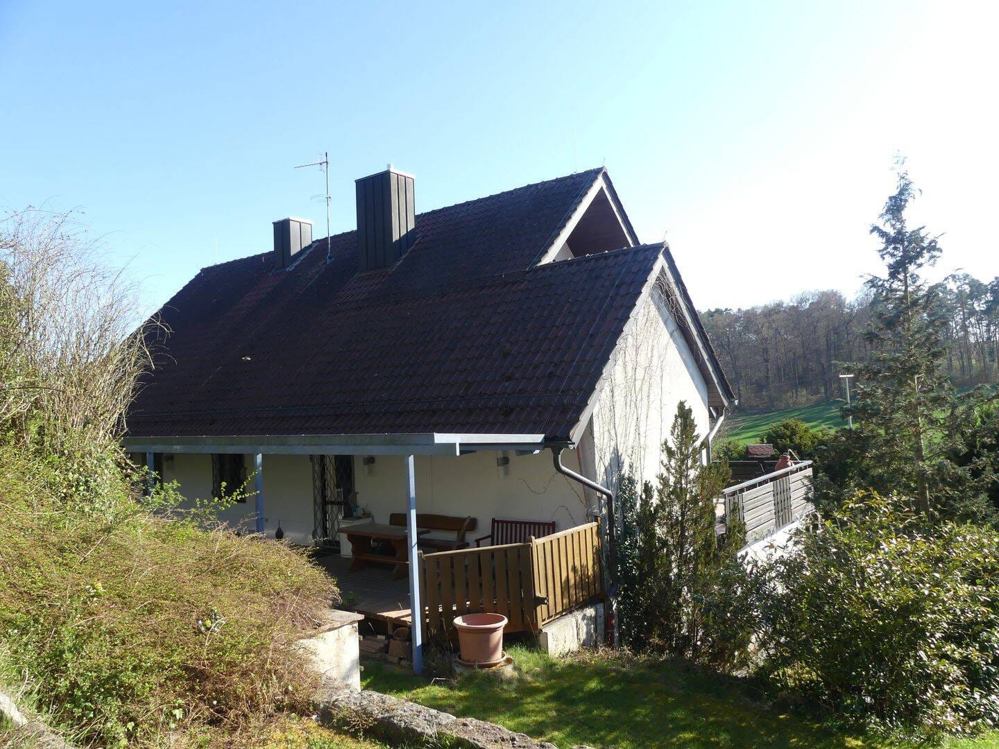 Immobilie in Roßtal - Mit Weitblick! Schönes Zweifamilienhaus inkl. Sauna und Doppelgarage! In Buchschwabach OT Roßtal! - Bild 1