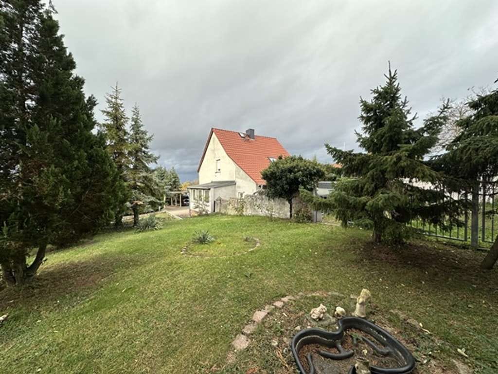 Immobilie in Könnern - Ideal für die Familie – Einfamilienhaus in ruhiger Lage mit direkter Zufahrt und Garage - Bild 1