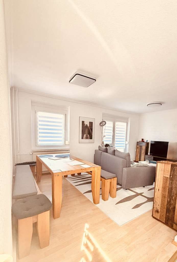 Immobilie in Suhl - Einziehen oder vermieten: 3-Zimmer-Wohnung mit Balkon, EBK und Stellplatz - Bild 2