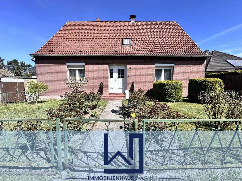 Immobilie in Neubrandenburg - Großzügiges Haus mit Nebengelass und Potenzial in toller Lage - Bild 0