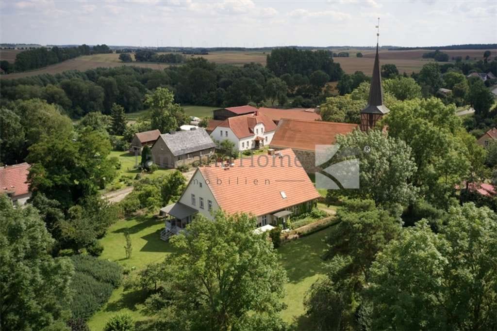 Immobilie in Grambow - Wo Stille zum Luxus wird –saniertes Pfarrhaus mit weitläufigem Privatpark - Bild 0