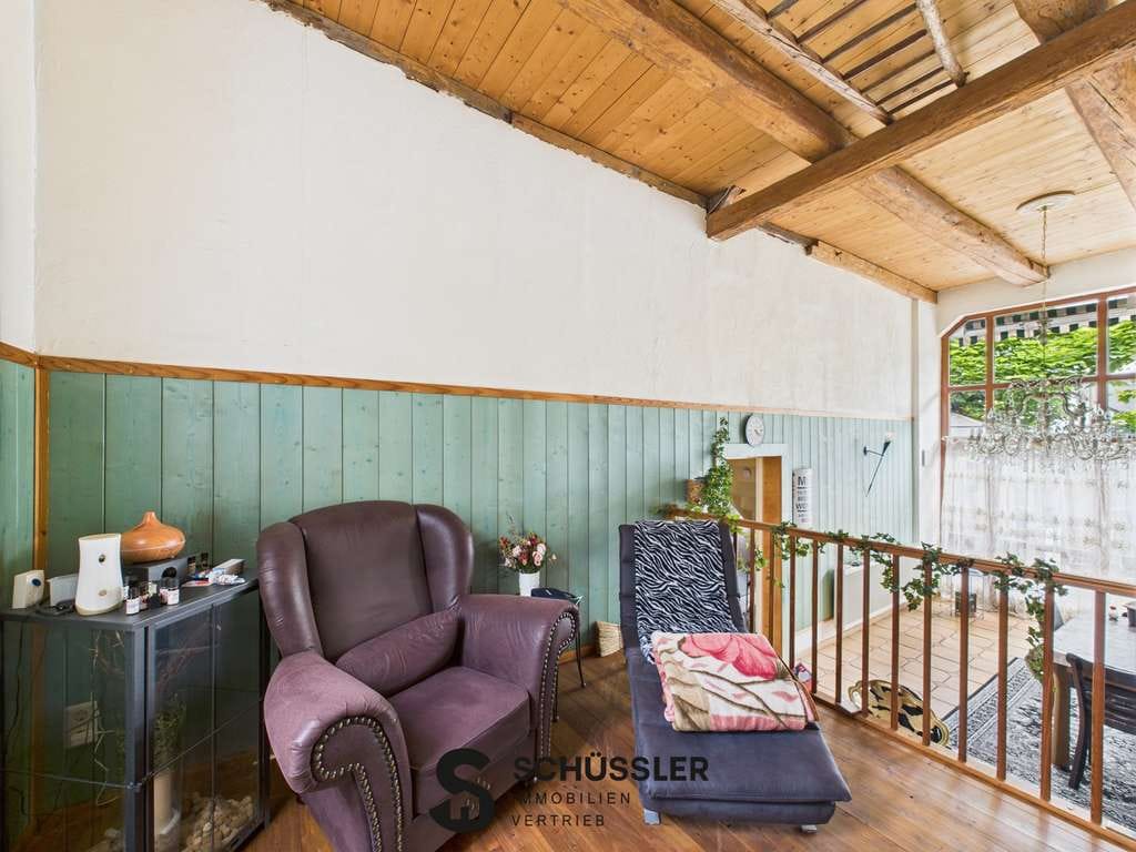Immobilie in Pliezhausen - Großzügiges Mehrgenerationenhaus mit Ausbaupotenzial in Pliezhausen-Gniebel - Bild 2