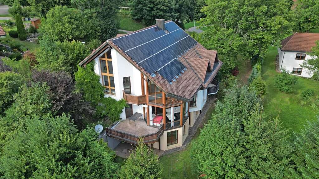 Immobilie in Häusern - Wohnen auf Top-Niveau! Ihr neues Zuhause mit viel Platz für Ihre Ideen! Energetisch saniert!  - Bild 0